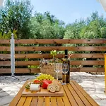 Ria Sweet Paxos Oziás