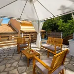 Ria Sweet Paxos * Oziás